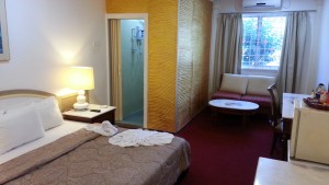 Easy Crystal Hotel