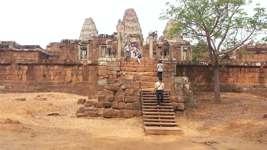 Angkor - 1 - Prae Roup Entry