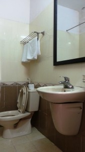 An Hoi Hotel - Ensuite Vanity