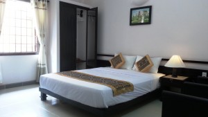 An Hoi Hotel - Room from Door