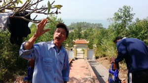 Quan Lan - 16 - Workers at Cemetary