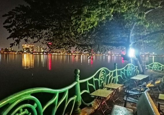 Hanoi-Tay-Ho-Cafe-Lake-View-at-Night.jpg