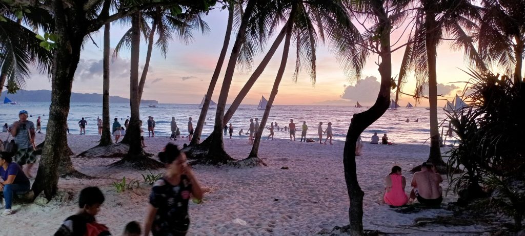 221207 - White Beach - Exit Bar - 2